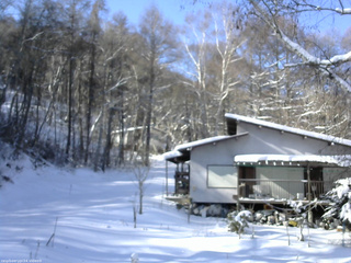 長野県菅平高原 ゆたか山荘 西側(坂上) 2026/01/04 11:00