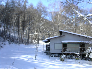 長野県菅平高原 ゆたか山荘 西側(坂上) 2026/01/04 12:00