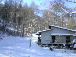 長野県菅平高原 ゆたか山荘 西側(坂上) 2026/01/04 12:15
