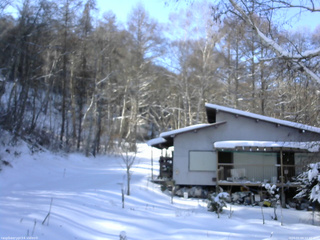 長野県菅平高原 ゆたか山荘 西側(坂上) 2026/01/04 12:45