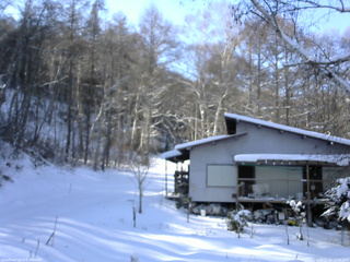 長野県菅平高原 ゆたか山荘 西側(坂上) 2026/01/04 13:00
