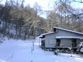 長野県菅平高原 ゆたか山荘 西側(坂上) 2026/01/04 13:30