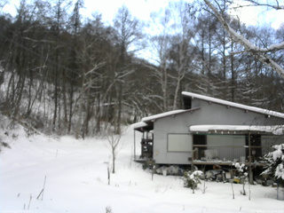 長野県菅平高原 ゆたか山荘 西側(坂上) 2026/01/04 15:45
