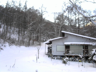 長野県菅平高原 ゆたか山荘 西側(坂上) 2026/01/04 16:30