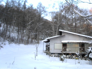 長野県菅平高原 ゆたか山荘 西側(坂上) 2026/01/05 07:15