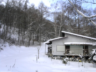 長野県菅平高原 ゆたか山荘 西側(坂上) 2026/01/05 08:30