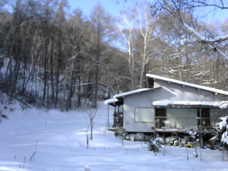 長野県菅平高原 ゆたか山荘 西側(坂上) 2026/01/05 10:15