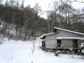 長野県菅平高原 ゆたか山荘 西側(坂上) 2026/01/05 12:00