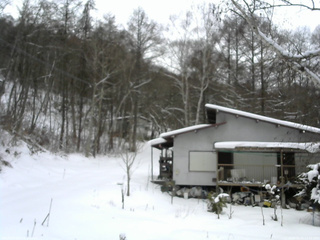 長野県菅平高原 ゆたか山荘 西側(坂上) 2026/01/05 12:15