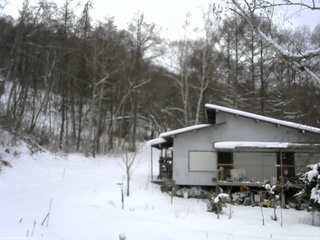長野県菅平高原 ゆたか山荘 西側(坂上) 2026/01/05 14:00