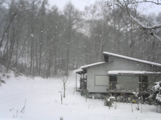 長野県菅平高原 ゆたか山荘 西側(坂上) 2026/01/05 15:45
