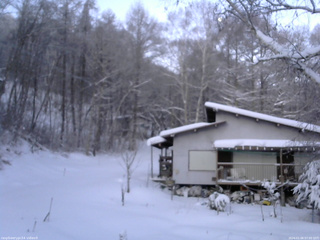 長野県菅平高原 ゆたか山荘 西側(坂上) 2026/01/06 07:00