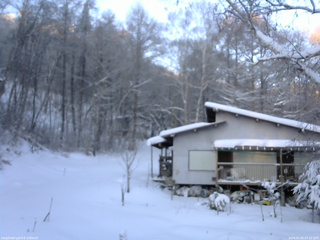 長野県菅平高原 ゆたか山荘 西側(坂上) 2026/01/06 07:15