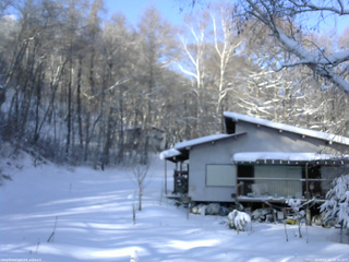 長野県菅平高原 ゆたか山荘 西側(坂上) 2026/01/06 09:30