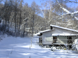長野県菅平高原 ゆたか山荘 西側(坂上) 2026/01/06 10:45