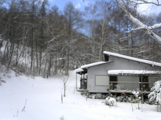 長野県菅平高原 ゆたか山荘 西側(坂上) 2026/01/06 12:15