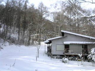長野県菅平高原 ゆたか山荘 西側(坂上) 2026/01/07 12:00