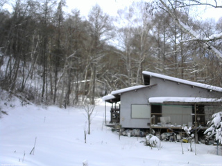 長野県菅平高原 ゆたか山荘 西側(坂上) 2026/01/07 12:15