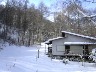 長野県菅平高原 ゆたか山荘 西側(坂上) 2026/01/07 12:45