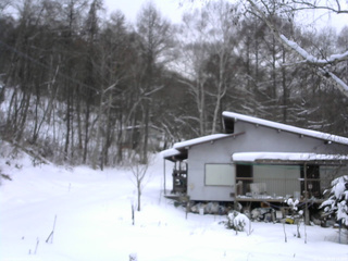 長野県菅平高原 ゆたか山荘 西側(坂上) 2026/01/08 08:15