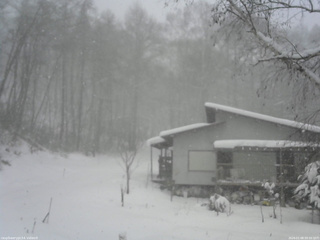 長野県菅平高原 ゆたか山荘 西側(坂上) 2026/01/08 09:30