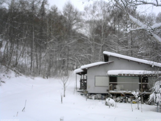 長野県菅平高原 ゆたか山荘 西側(坂上) 2026/01/08 12:00