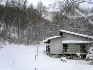 長野県菅平高原 ゆたか山荘 西側(坂上) 2026/01/08 12:15