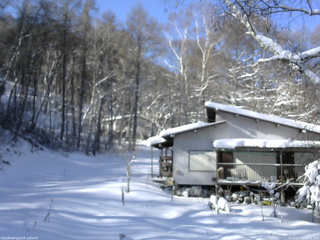 長野県菅平高原 ゆたか山荘 西側(坂上) 2026/01/09 10:45