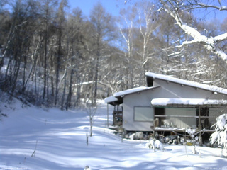長野県菅平高原 ゆたか山荘 西側(坂上) 2026/01/09 11:15