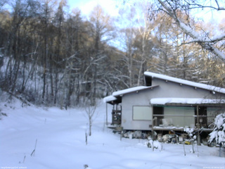 長野県菅平高原 ゆたか山荘 西側(坂上) 2026/01/10 08:00