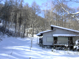 長野県菅平高原 ゆたか山荘 西側(坂上) 2026/01/10 12:00
