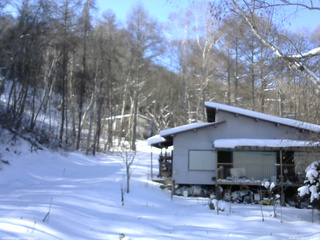 長野県菅平高原 ゆたか山荘 西側(坂上) 2026/01/10 12:15