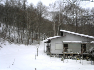 長野県菅平高原 ゆたか山荘 西側(坂上) 2026/01/11 12:15
