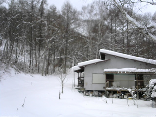 長野県菅平高原 ゆたか山荘 西側(坂上) 2026/01/13 12:00