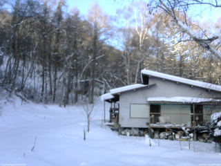 長野県菅平高原 ゆたか山荘 西側(坂上) 2026/01/14 08:00
