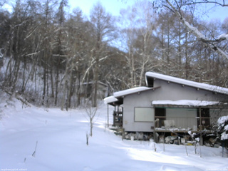 長野県菅平高原 ゆたか山荘 西側(坂上) 2026/01/14 13:45