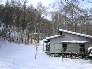 長野県菅平高原 ゆたか山荘 西側(坂上) 2026/01/15 12:15