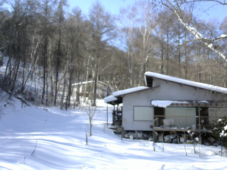 長野県菅平高原 ゆたか山荘 西側(坂上) 2026/01/17 12:00
