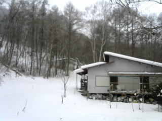 長野県菅平高原 ゆたか山荘 西側(坂上) 2026/01/18 12:00
