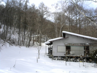長野県菅平高原 ゆたか山荘 西側(坂上) 2026/01/19 12:00