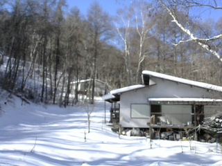 長野県菅平高原 ゆたか山荘 西側(坂上) 2026/01/21 11:15