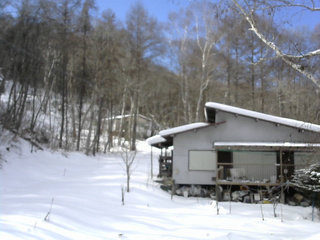 長野県菅平高原 ゆたか山荘 西側(坂上) 2026/01/21 12:15