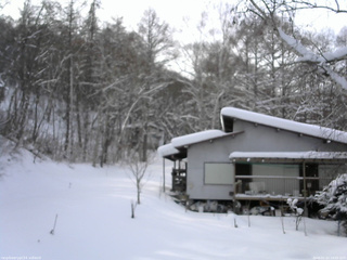 長野県菅平高原 ゆたか山荘 西側(坂上) 2026/01/22 14:00