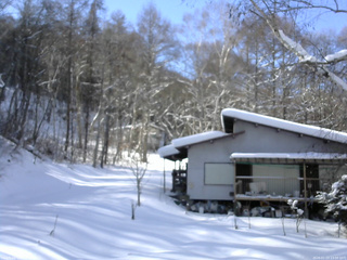 長野県菅平高原 ゆたか山荘 西側(坂上) 2026/01/23 13:00