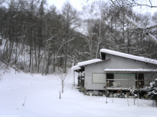 長野県菅平高原 ゆたか山荘 西側(坂上) 2026/01/24 08:00