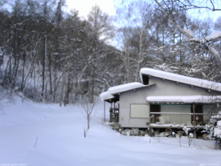 長野県菅平高原 ゆたか山荘 西側(坂上) 2026/01/27 08:00