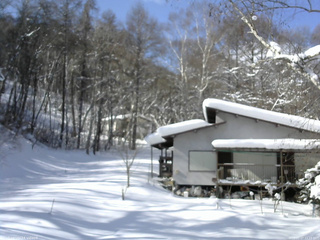 長野県菅平高原 ゆたか山荘 西側(坂上) 2026/01/27 11:15