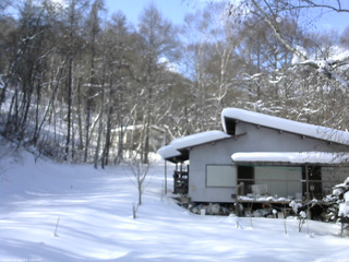長野県菅平高原 ゆたか山荘 西側(坂上) 2026/01/27 11:45