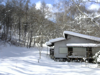 長野県菅平高原 ゆたか山荘 西側(坂上) 2026/01/27 12:00