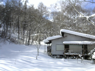 長野県菅平高原 ゆたか山荘 西側(坂上) 2026/01/27 12:15